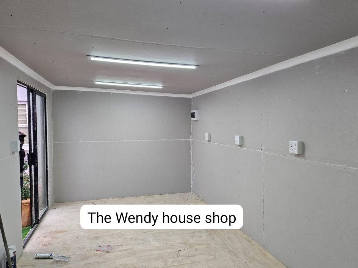 nutecwendyhouse_0012